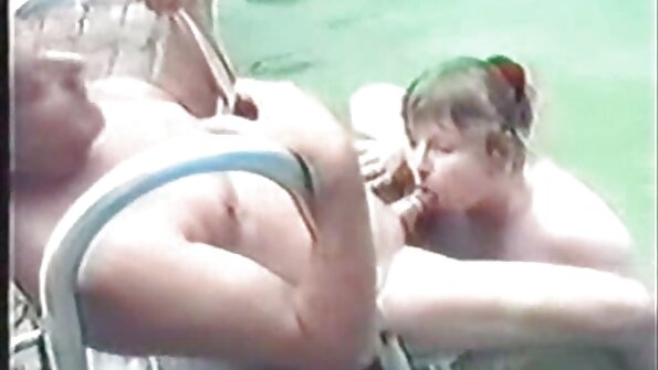 Seksi supruga s dlakavom macom jebe se stvarno duboko