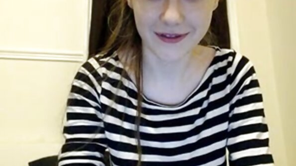 Brineta milf koja voli jahanje kurac sjedi na vrhu