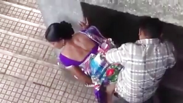 Žena namamljena na seks sa plavokosim pljačkašem i njenim ebanovinim partnerom