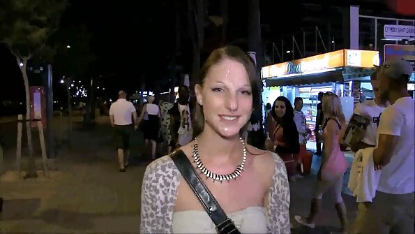 Jebem te lažne sise i njenu mokru porno macu