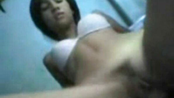 Seksi dame se savijaju i uzimaju kurac u svoja tijela