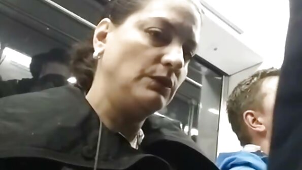 Plavuša je tako dobro nabijena u krevet
